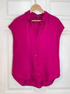Liverpool Women's Fuchsia Short-Sleeve Button Down Shirt